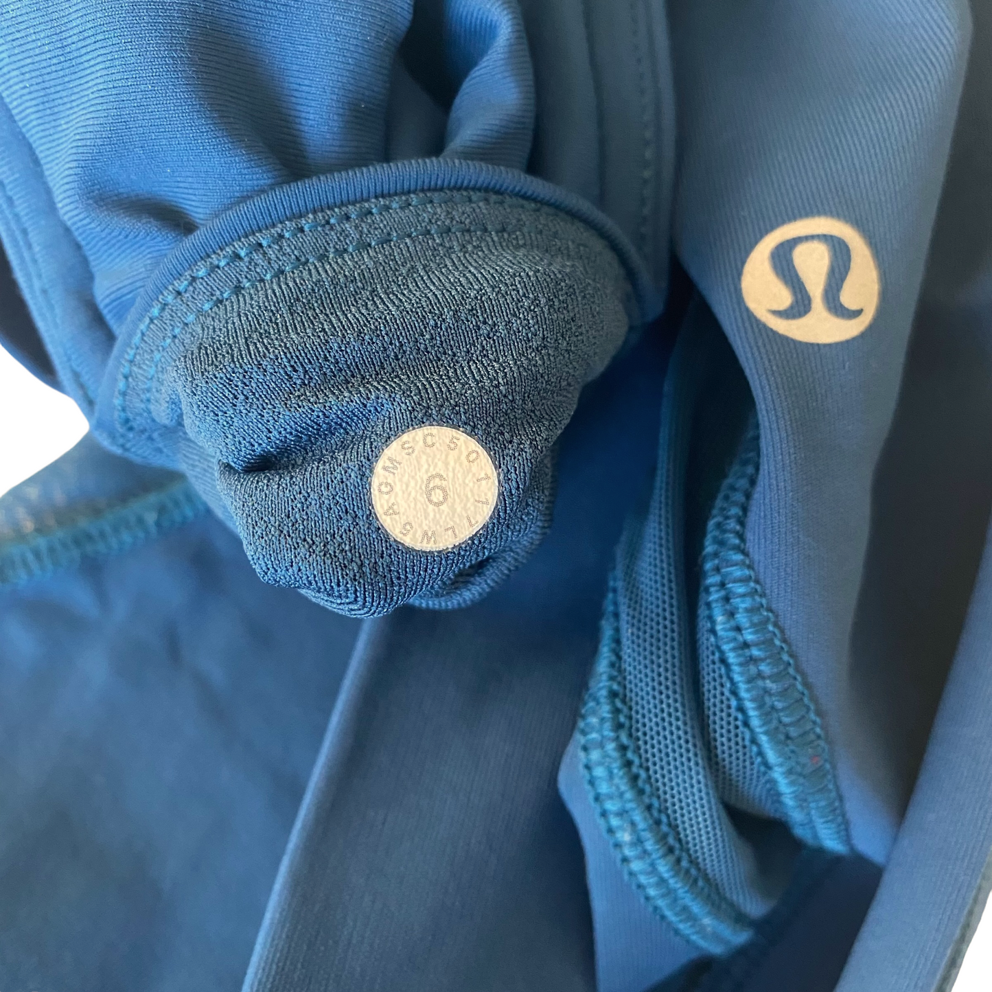 Rare Lululemon Invigorate 7/8 Tight Leggings Front Zip Pockets Sheer Detail Size 6 - Love it again boutique