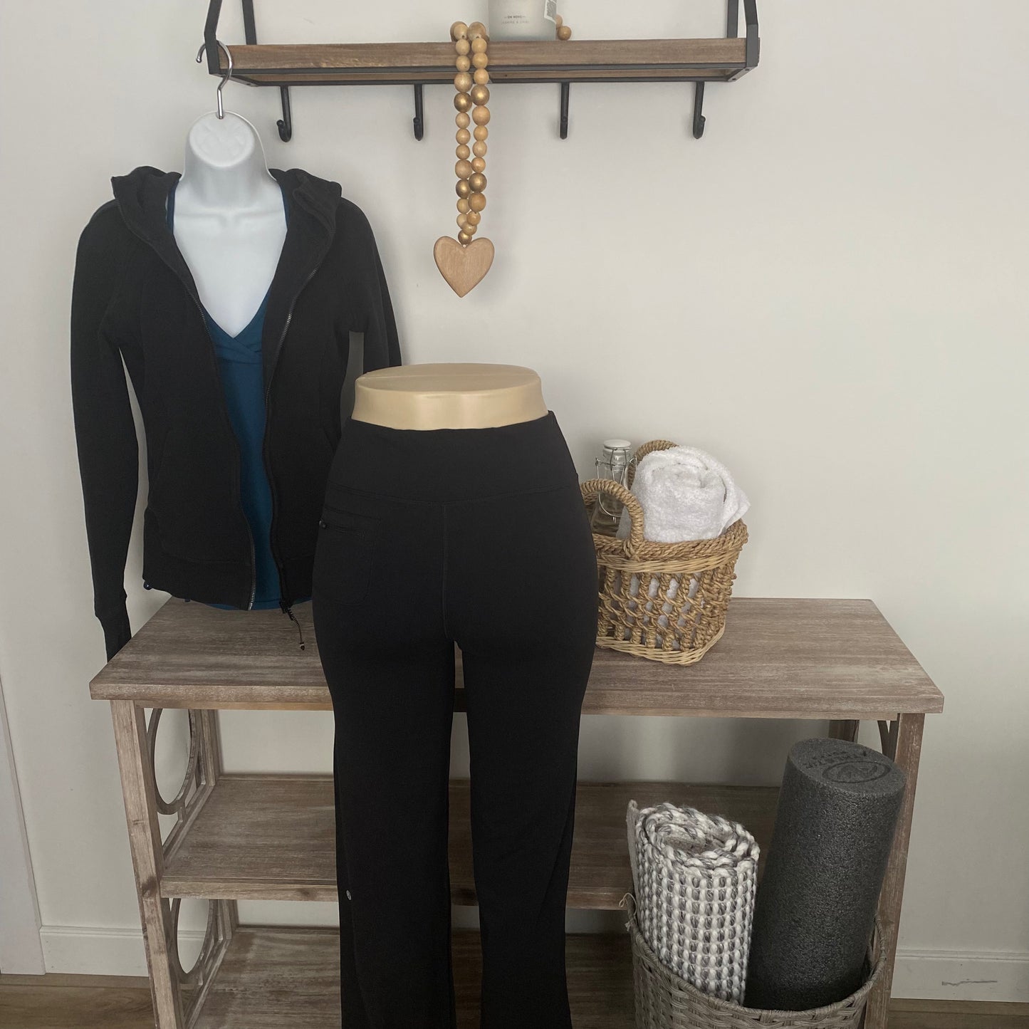 Lululemon Relaxed Fit Pants Black Size 4
