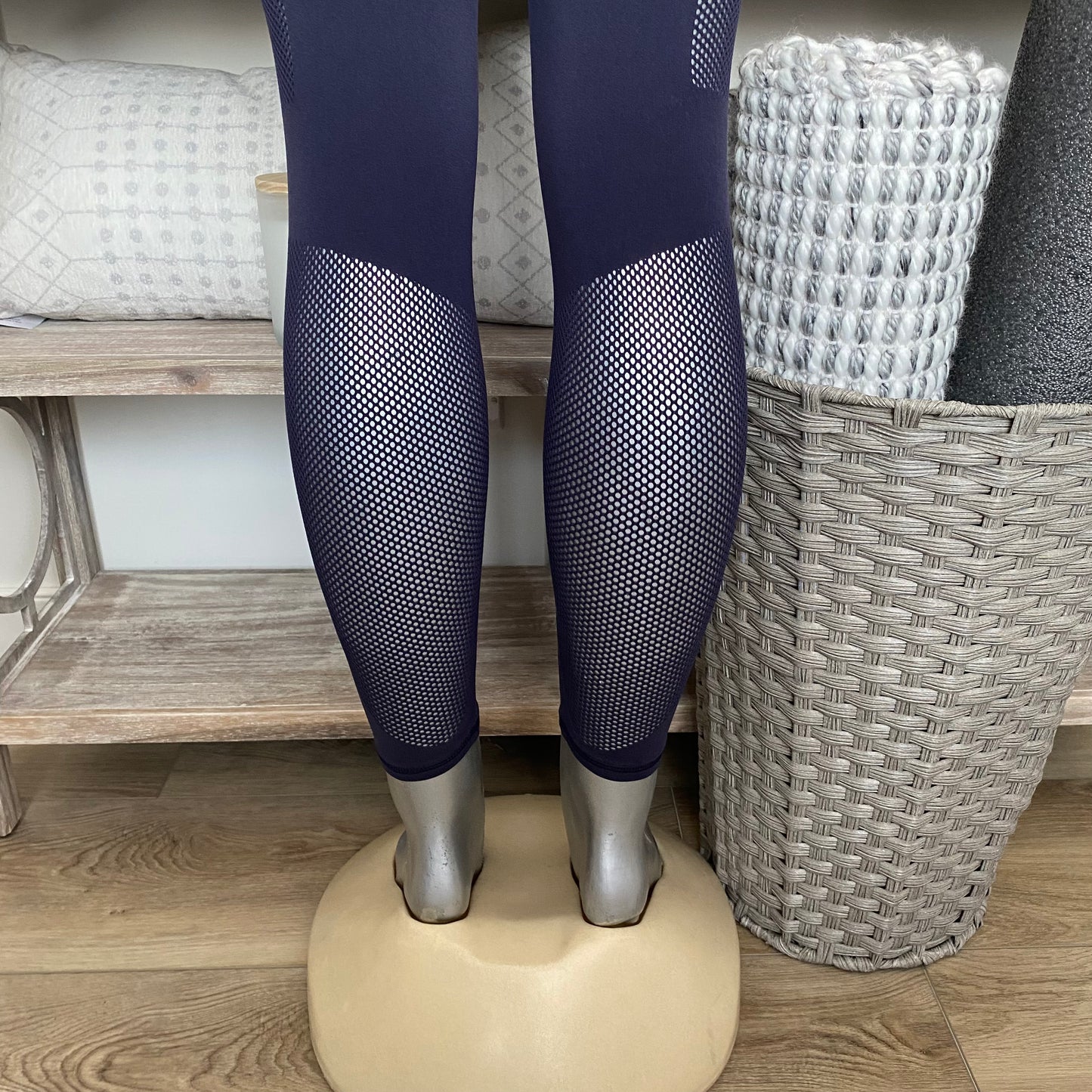 Lululemon Reveal 7/8 Tight Leggings Size Medium