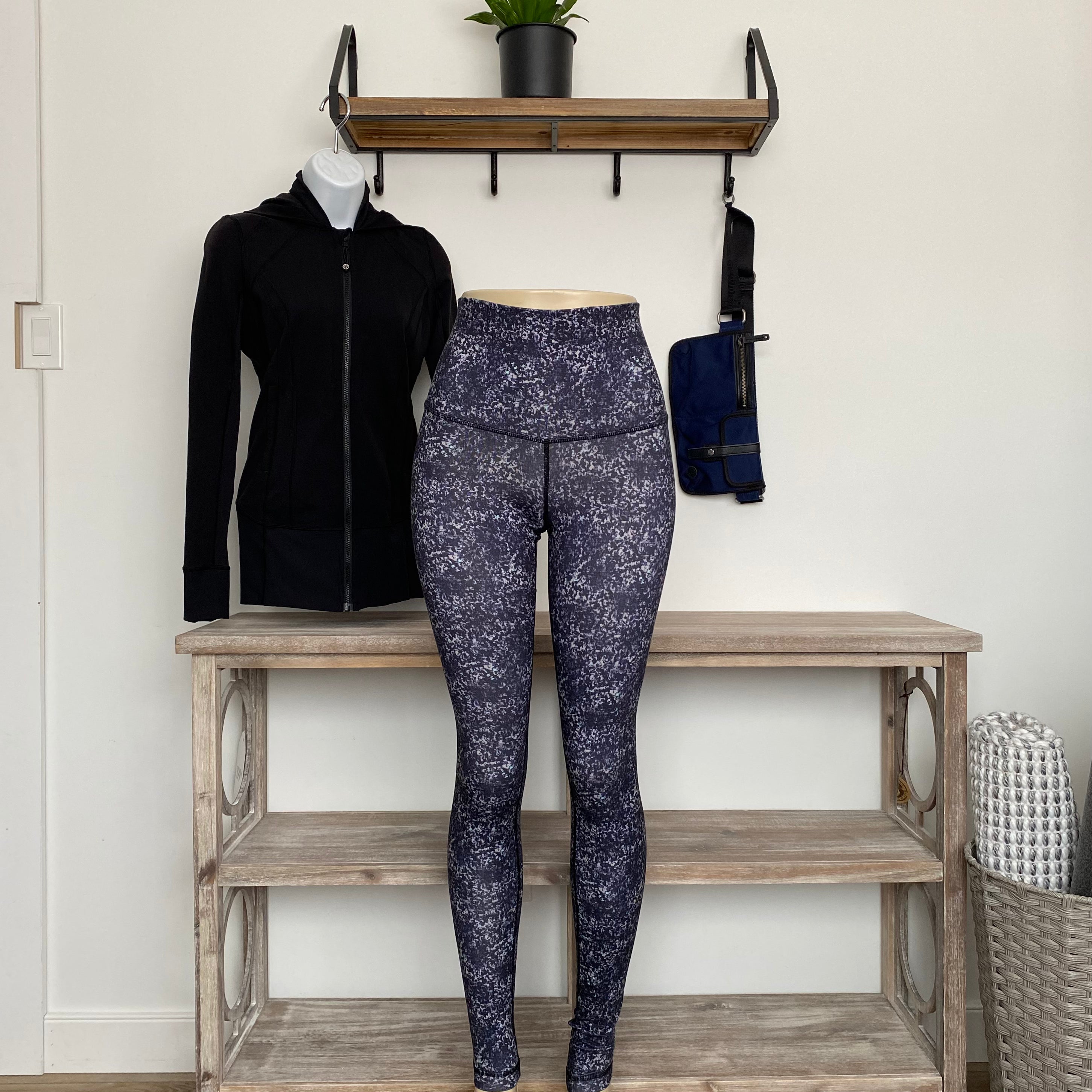 Rare Lululemon Wunder Under Leggings Full On Luon Roll Down Size 4 Love it again boutique