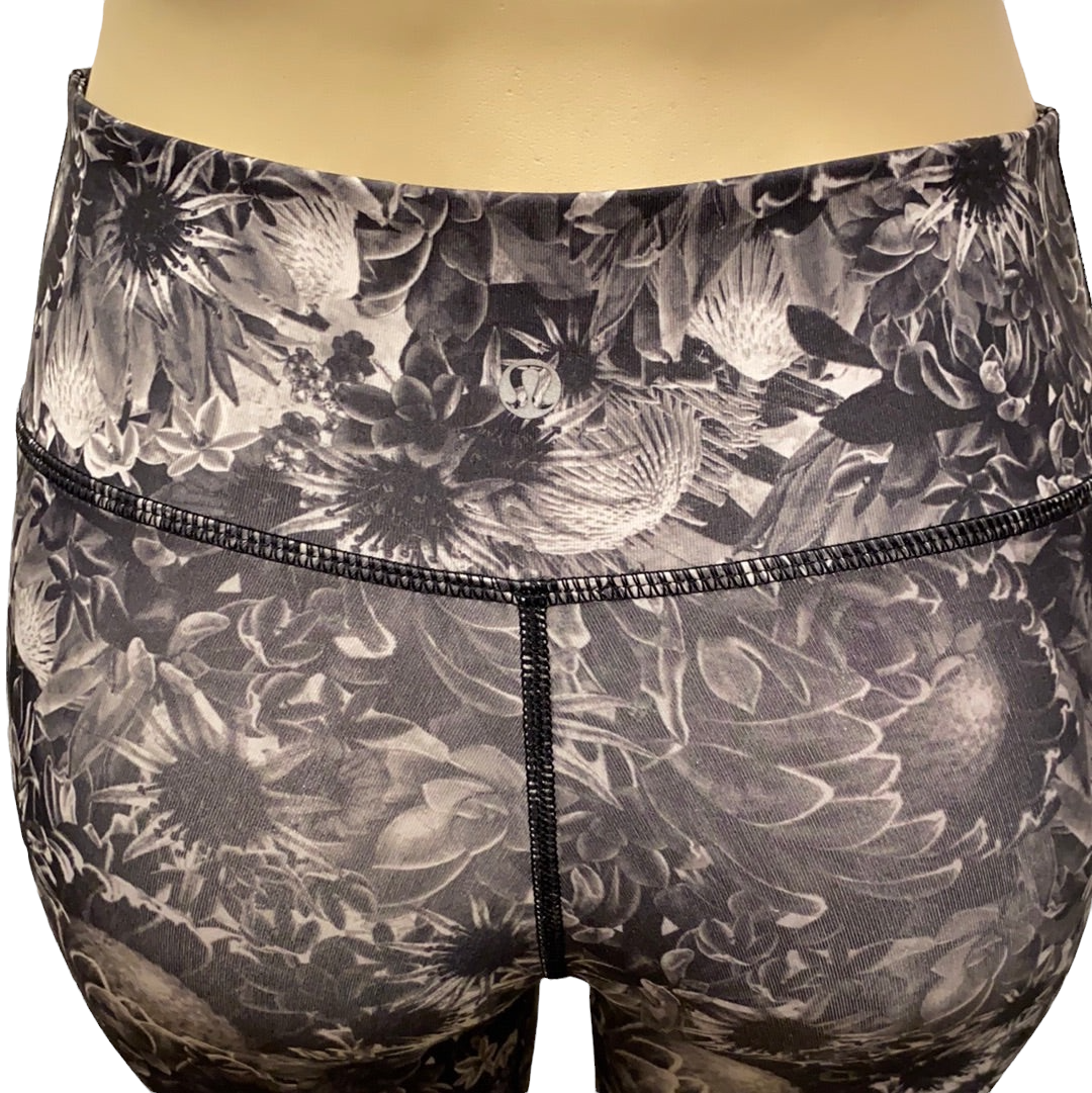RARE Lululemon Wunder Under Crops Like New Size 4 - Love it again boutique