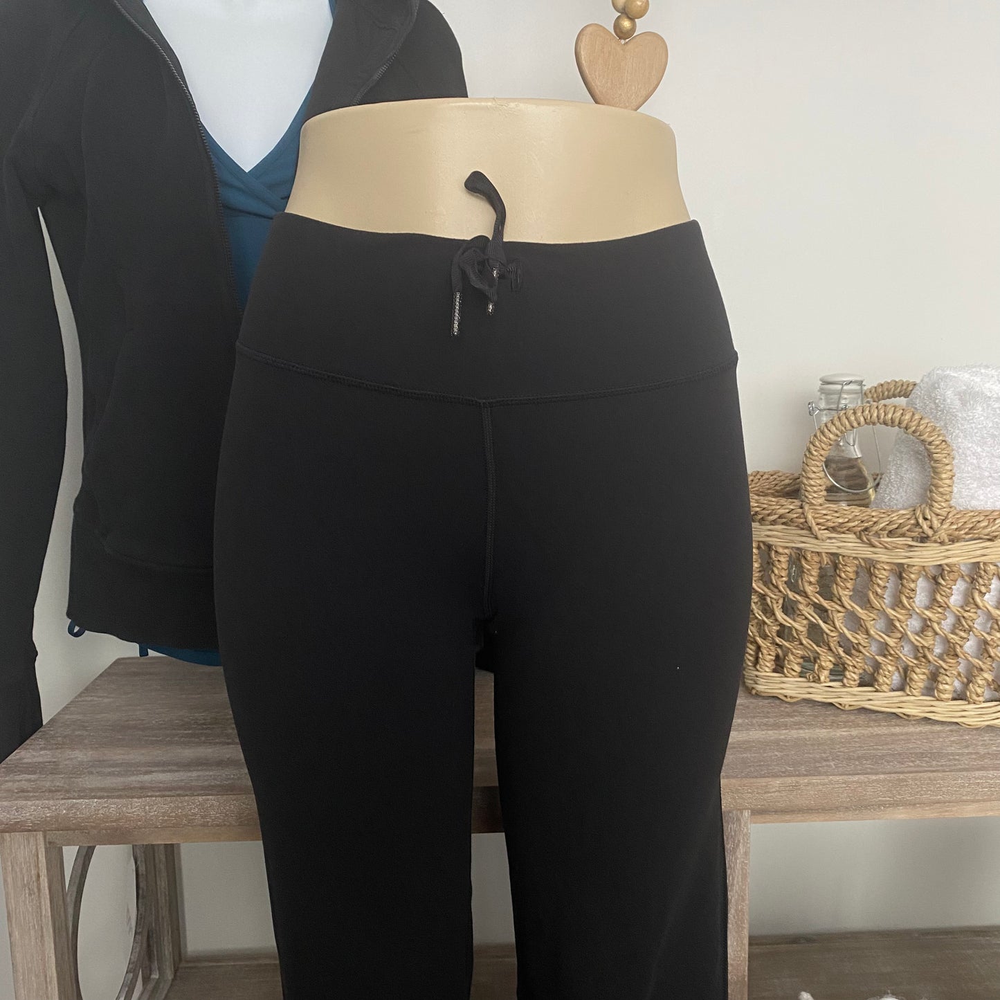 Lululemon Relaxed Fit Pants Black Size 4