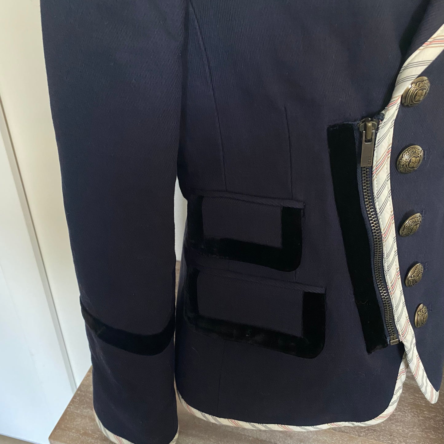 BCBGMaxAzria Fitted Twill Blazer Suit Jacket Like New Small - Love it again boutique