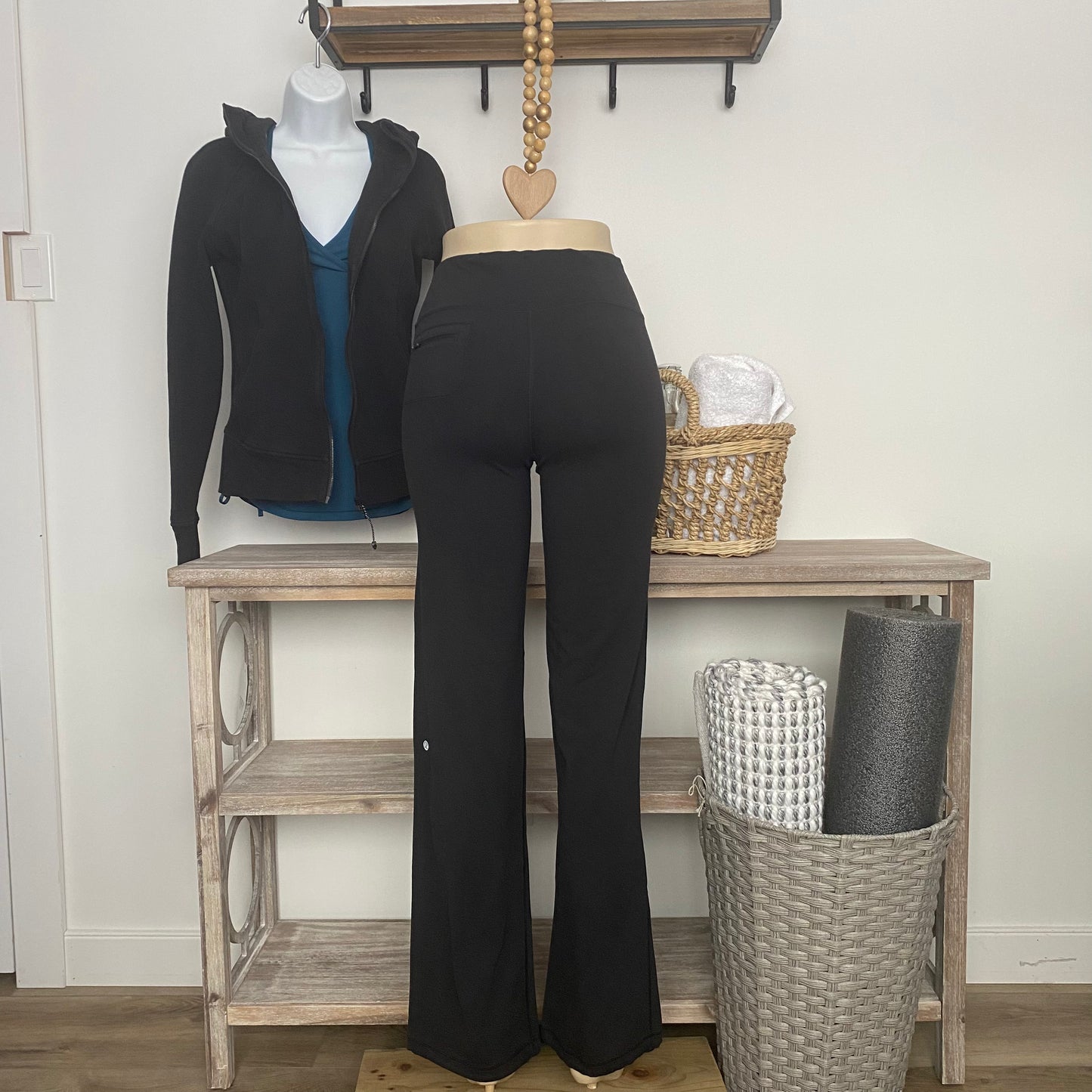 Lululemon Relaxed Fit Pants Black Size 4
