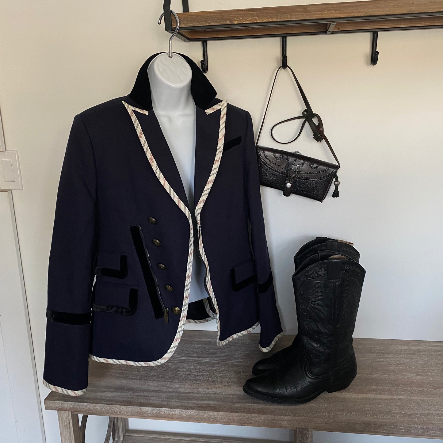 BCBGMaxAzria Fitted Twill Blazer Suit Jacket Like New Small - Love it again boutique
