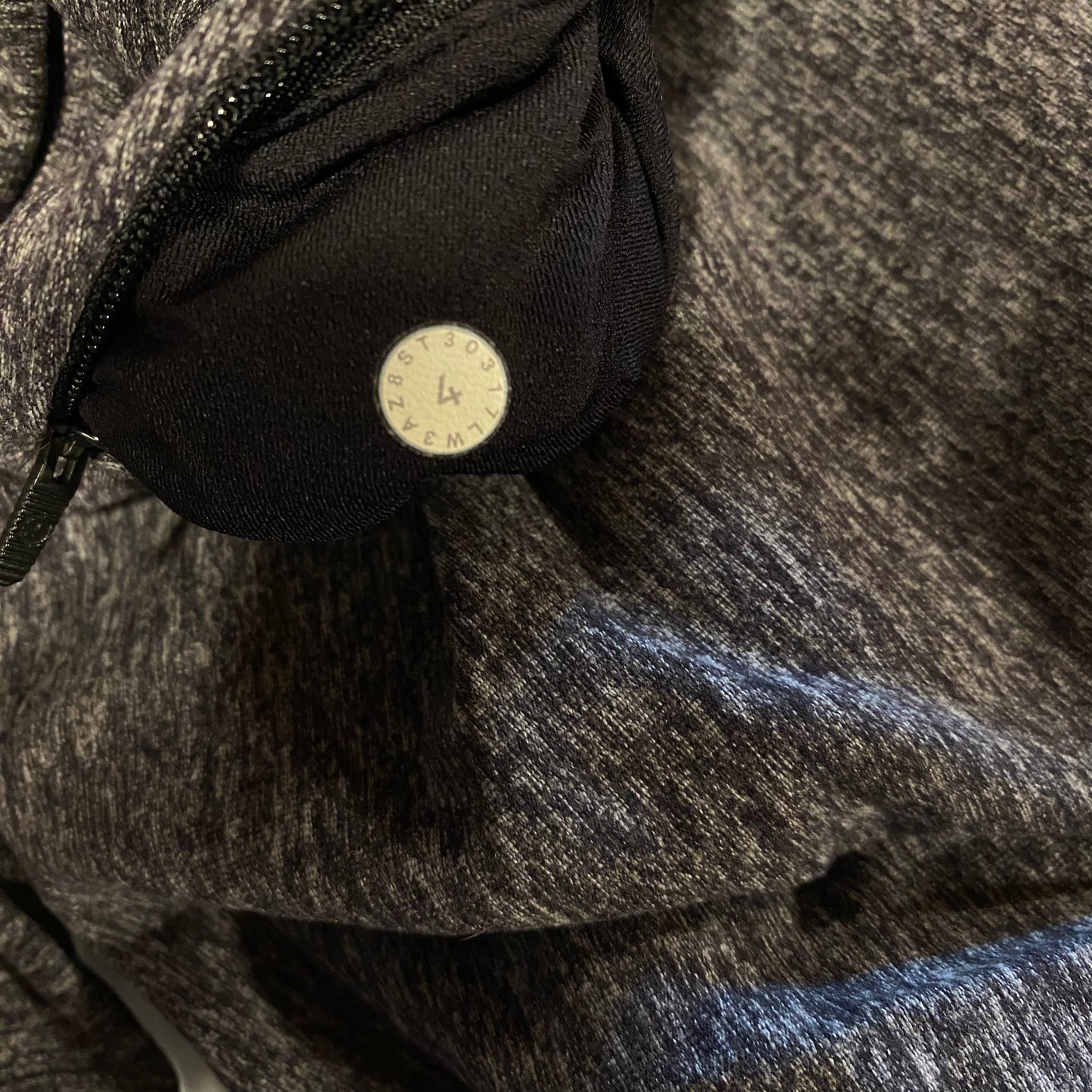 Lululemon Extra Mile 1/2-Zip Reflective Size 4 - Love it again boutique