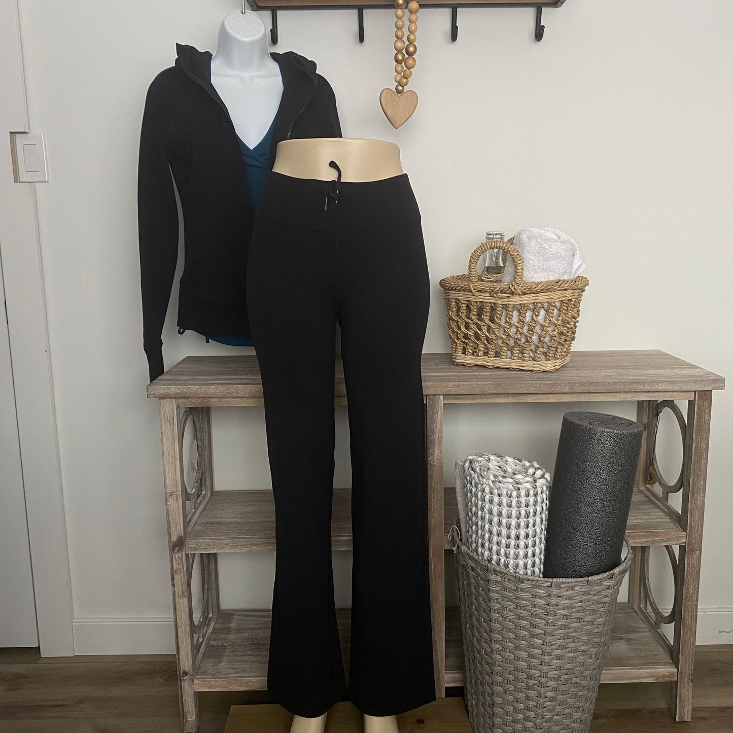 Lululemon Relaxed Fit Pants Black Size 4