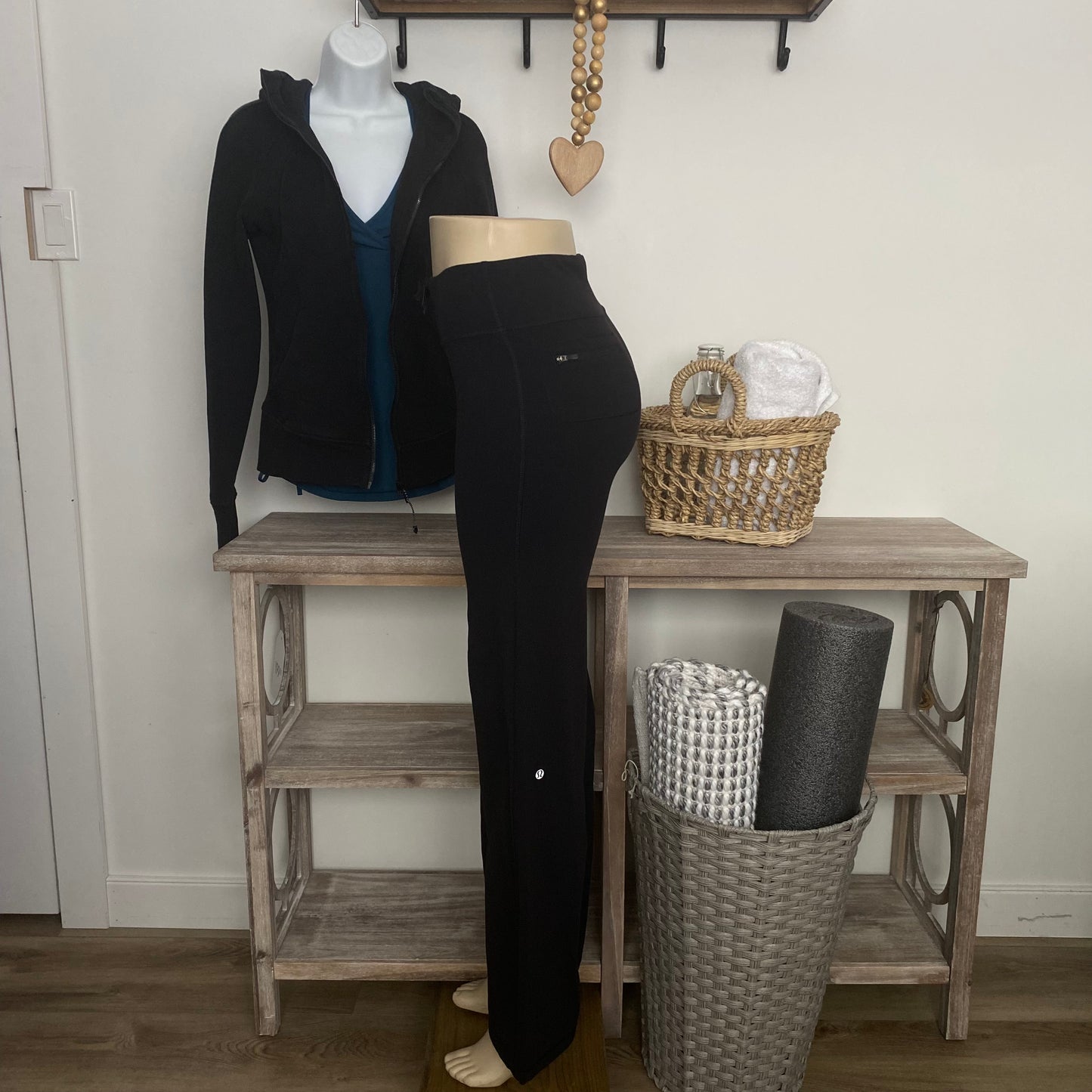 Lululemon Relaxed Fit Pants Black Size 4