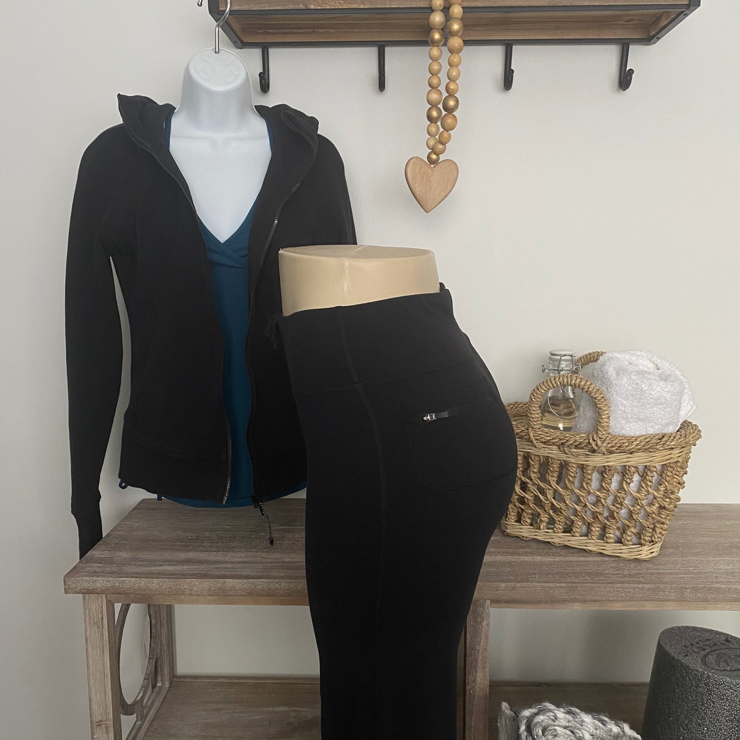 Lululemon Relaxed Fit Pants Black Size 4