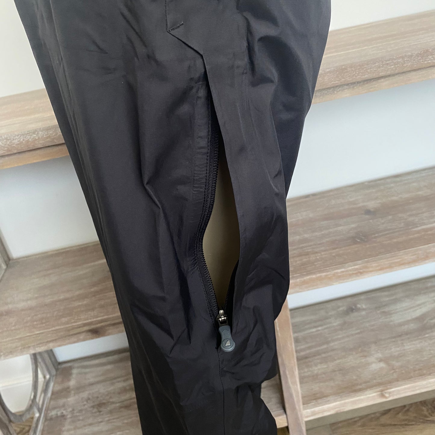 MEC Splash Waterproof Pants Black Size 6