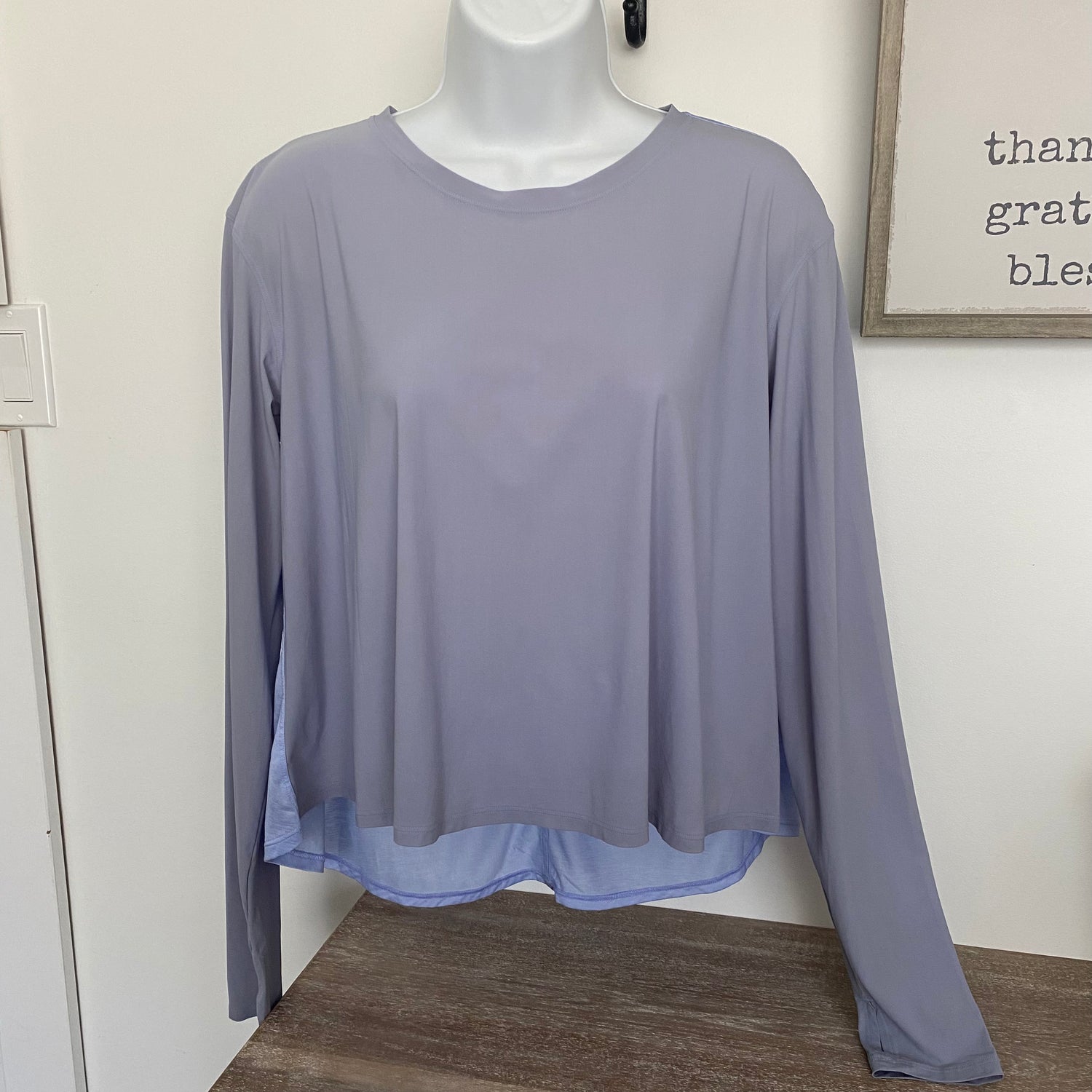 Lululemon Cropped Long Sleeve Size 10 - Love it again boutique