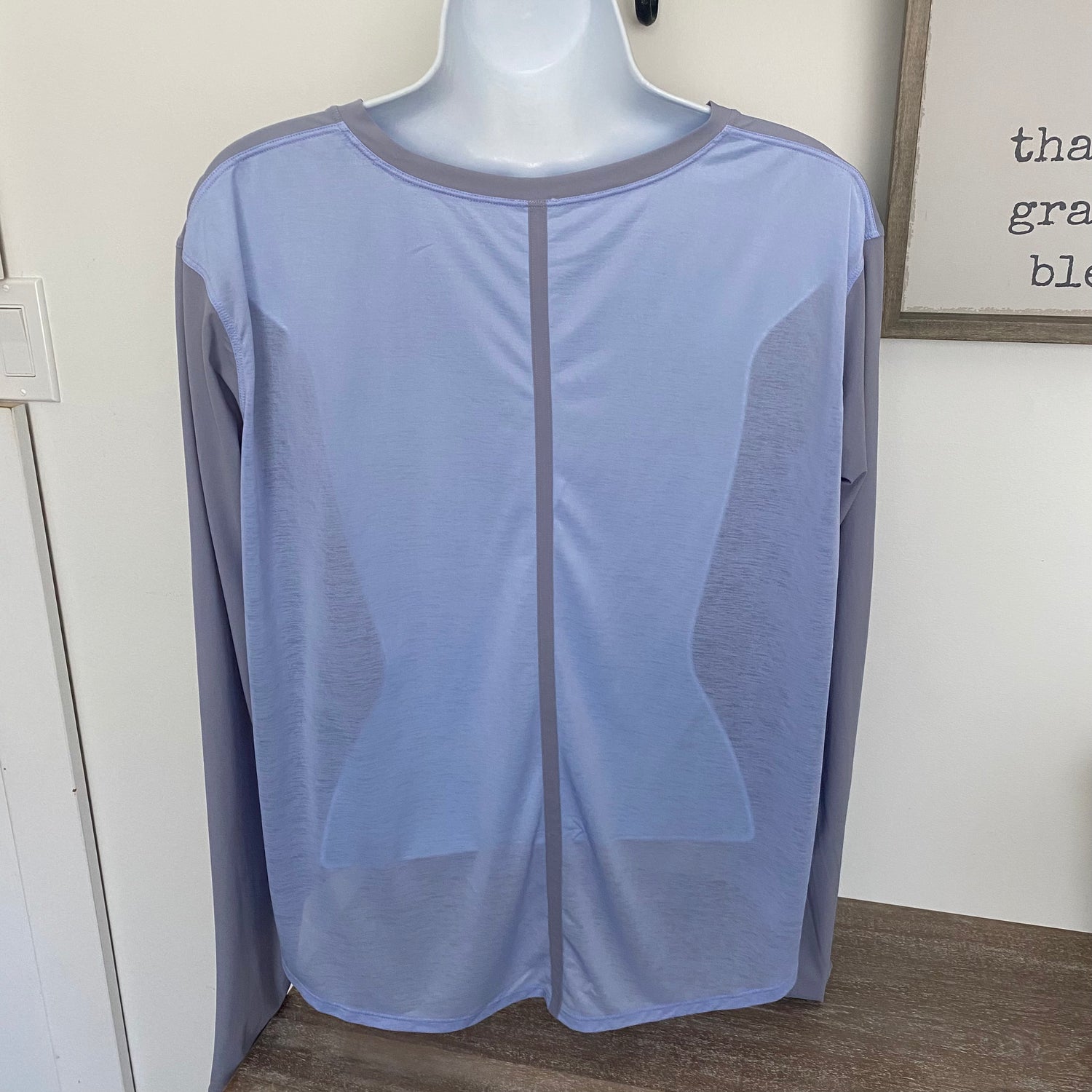 Lululemon Cropped Long Sleeve Size 10 - Love it again boutique