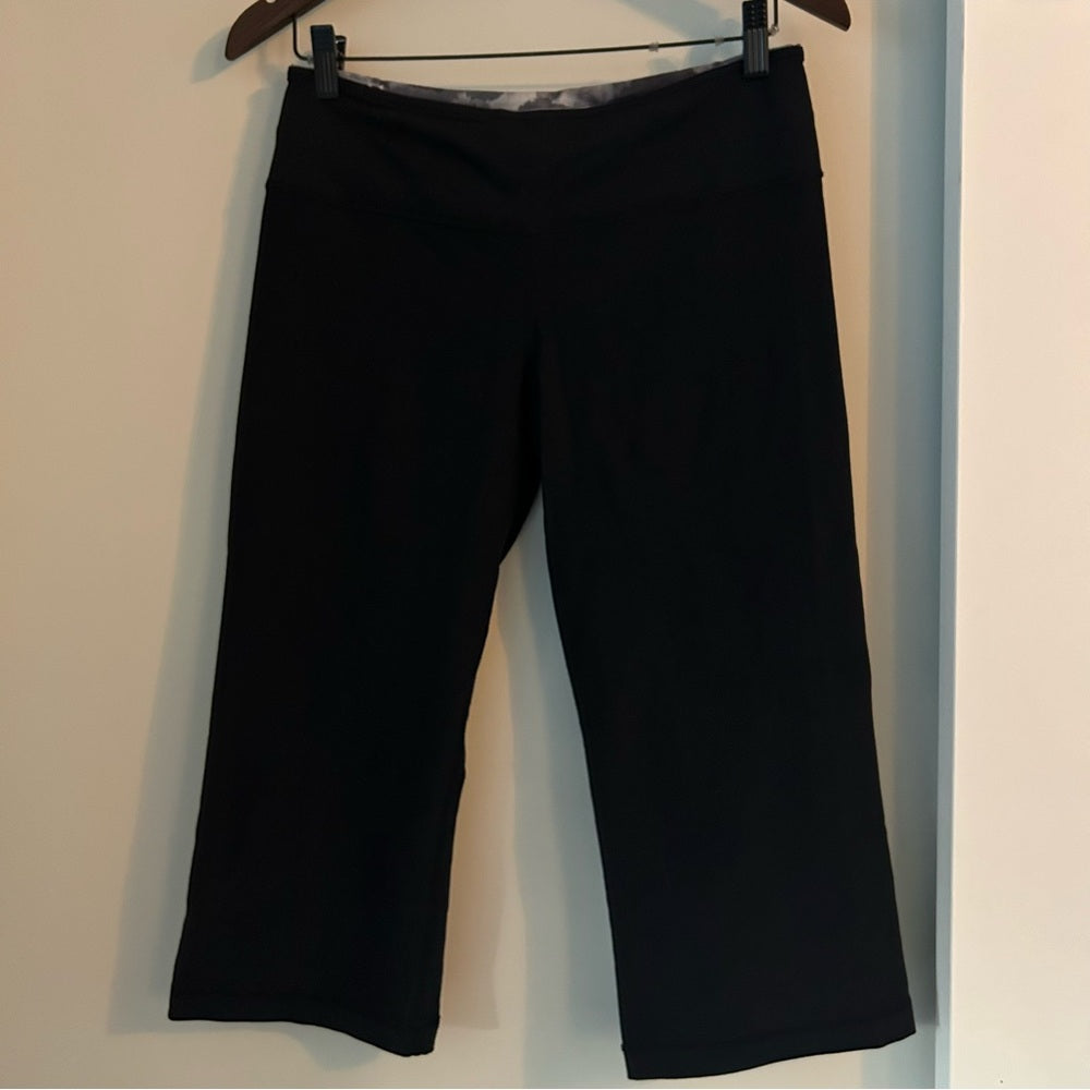 Lululemon Groove Crops Reversible Luon Rare Size 8