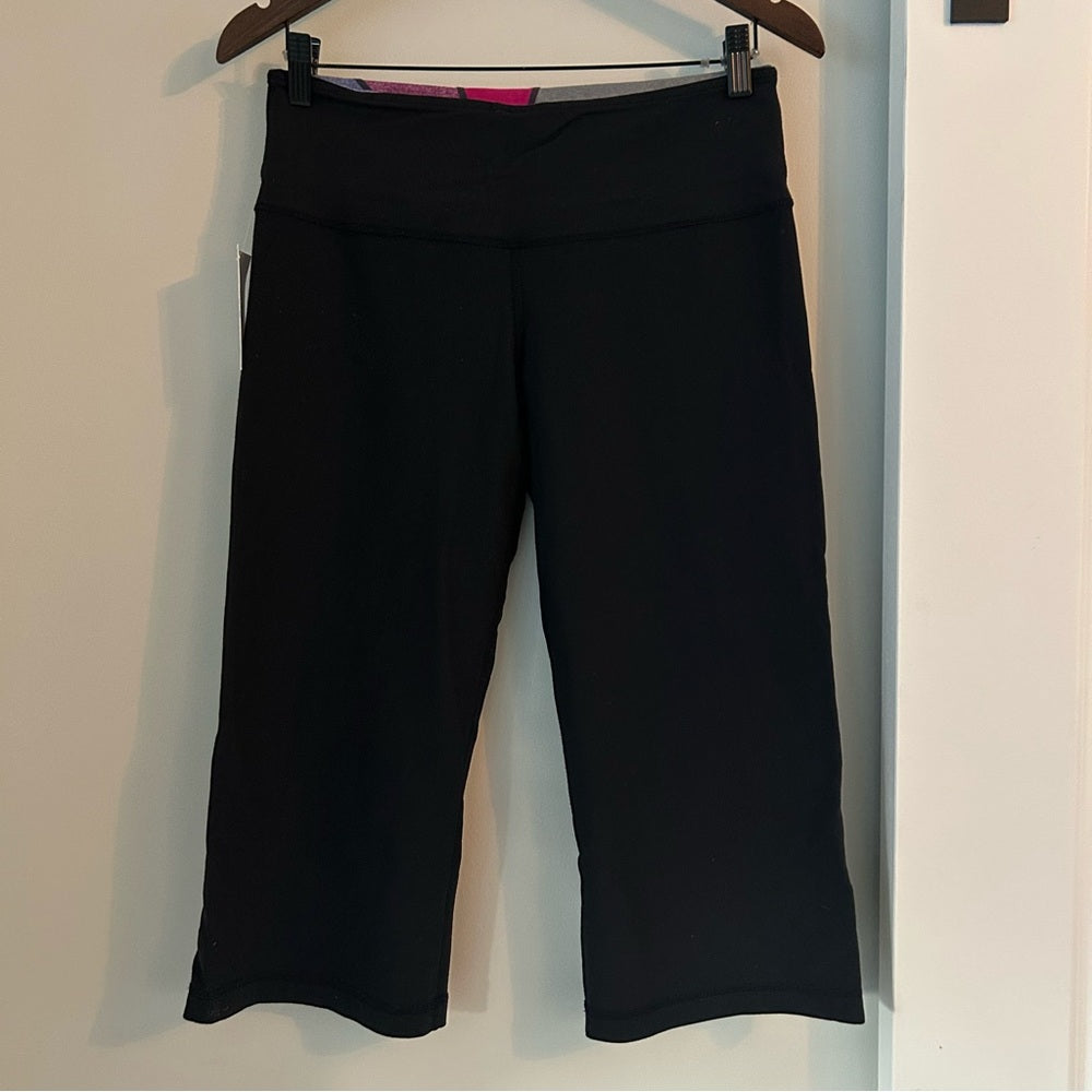 Lululemon Groove Crops Luon Reversible Rare Size 8