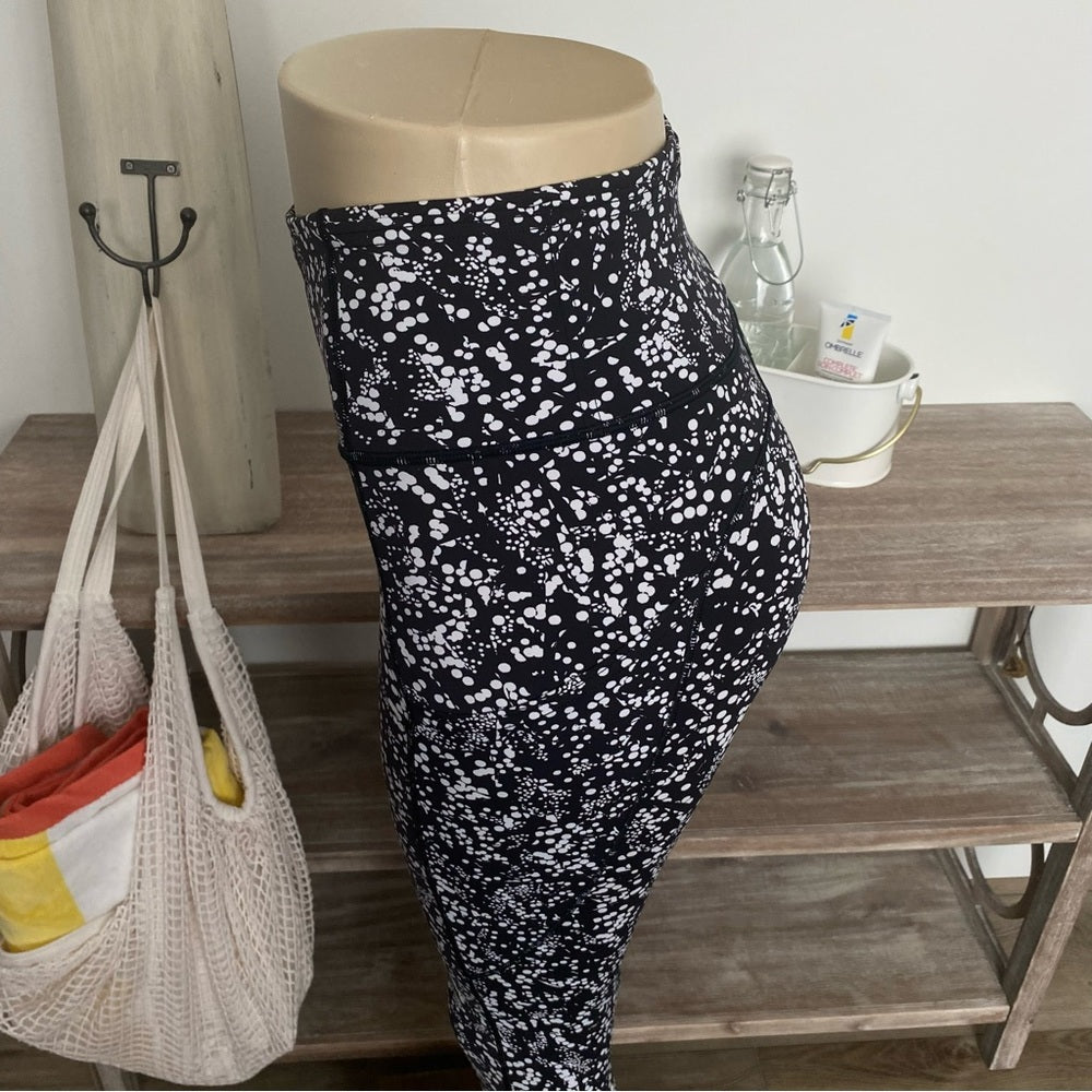 Lululemon Fast and Free Crops Pockets Size 4