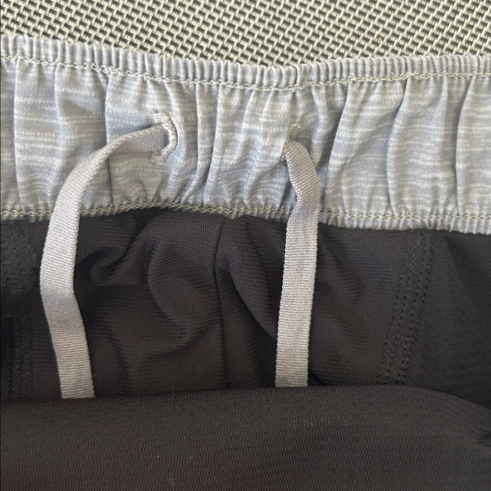 Lululemon Grey Surge Shorts 6" Medium - Love it again boutique