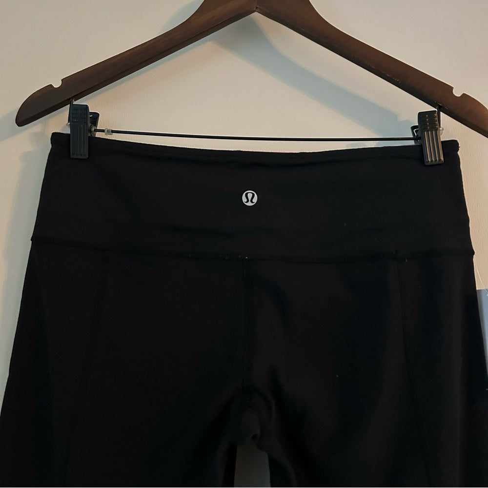 Lululemon Groove Crops Luon Reversible Rare Size 8