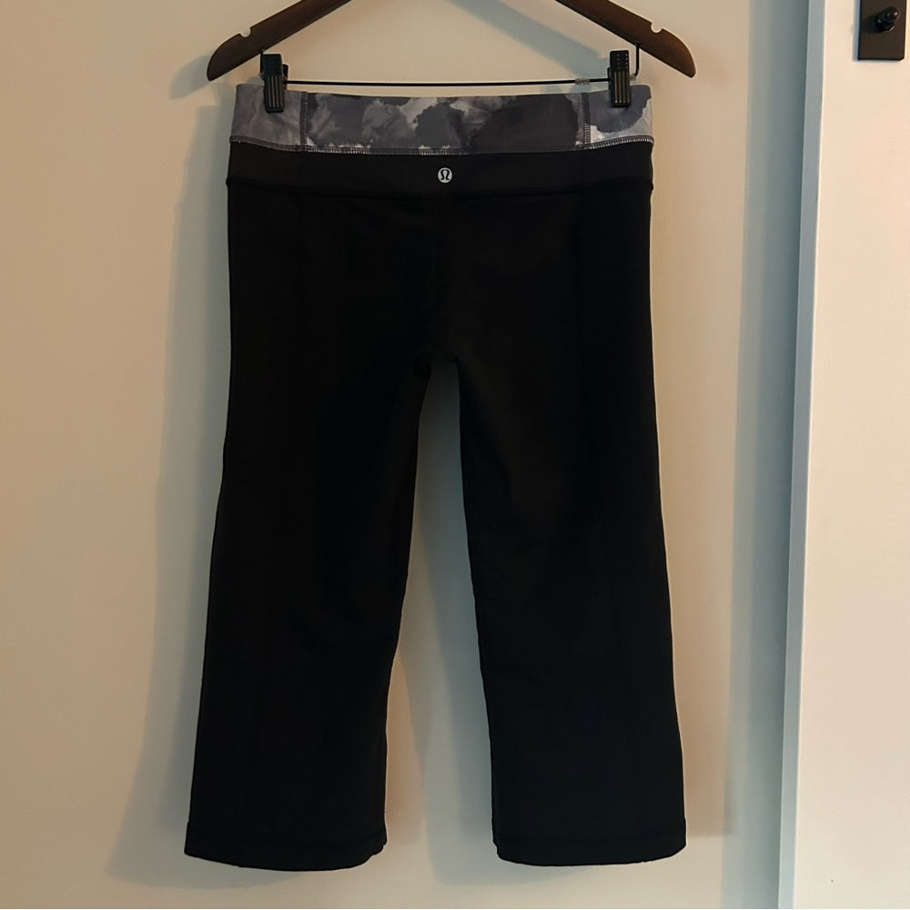 Lululemon Groove Crops Reversible Luon Rare Size 8