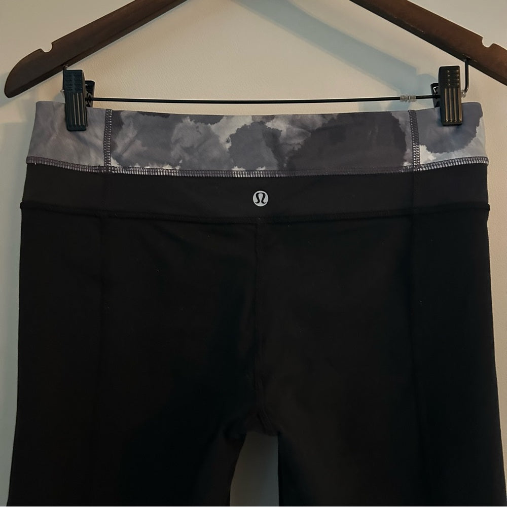 Lululemon Groove Crops Reversible Luon Rare Size 8