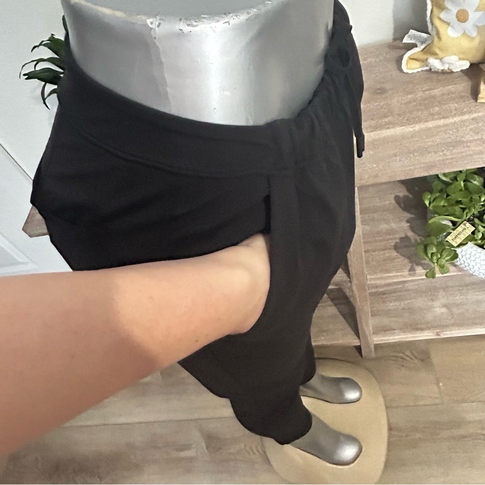 Lululemon Similar to On The Fly Stretchy Trouser Pants Size 6