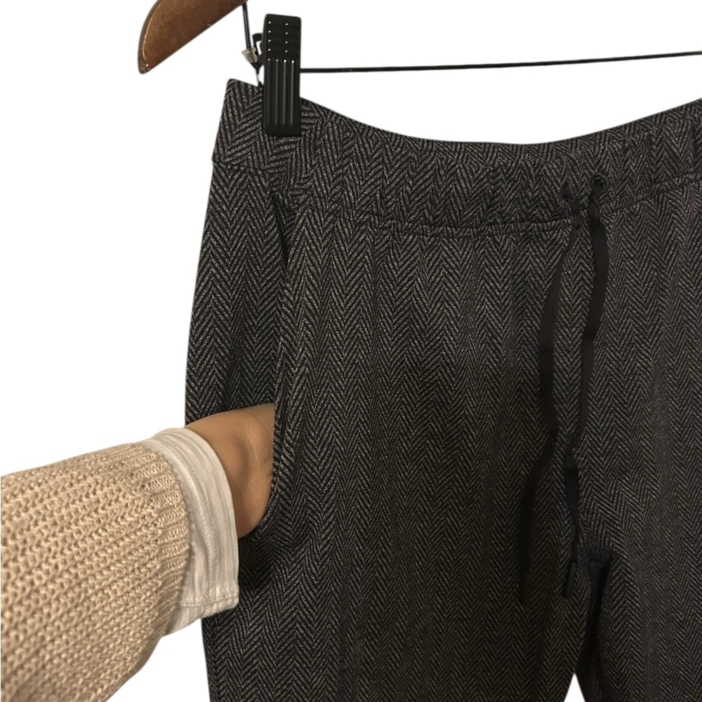 Lululemon Herringbone Similar to On The Fly Stretchy Trouser Pants Size 6