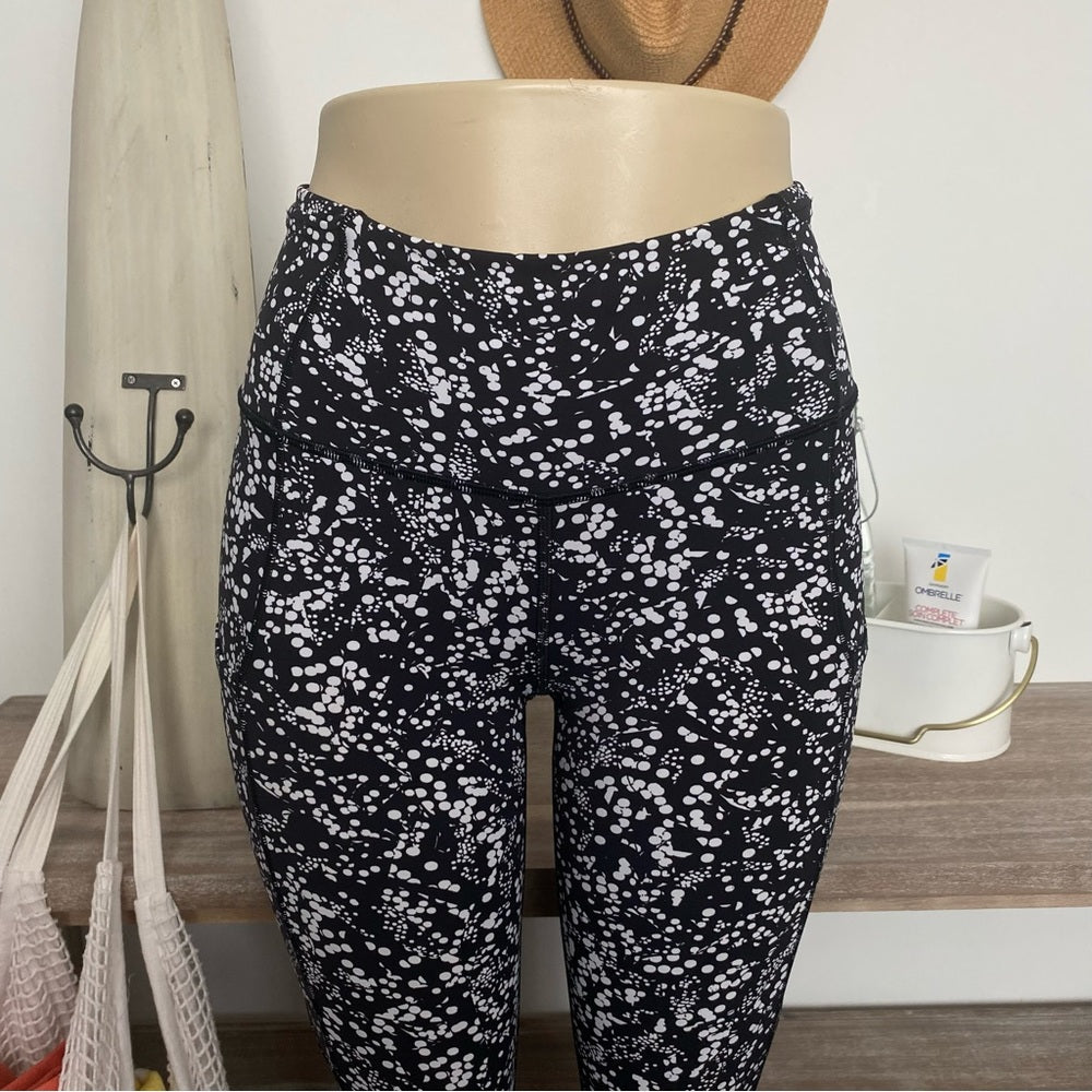 Lululemon Fast and Free Crops Pockets Size 4