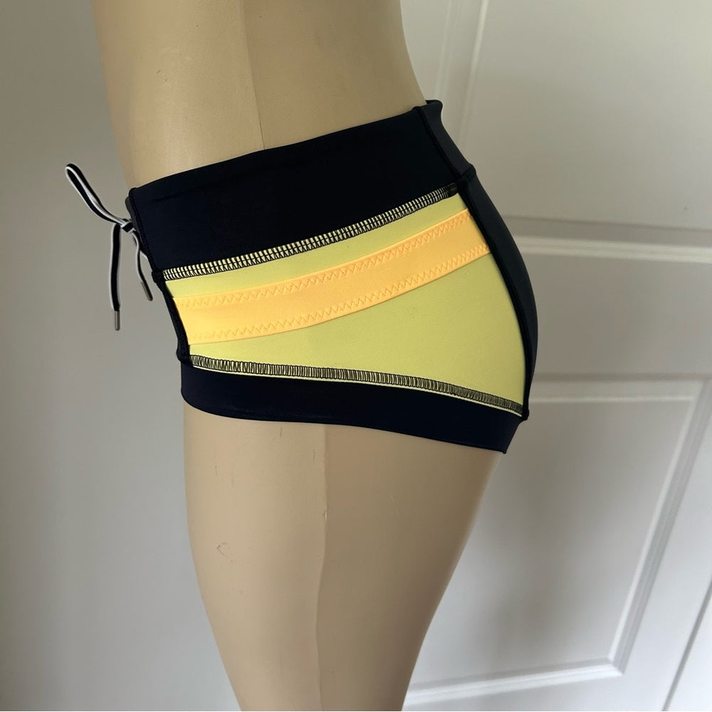 Lululemon Heat Up Shorts Rare Size Small