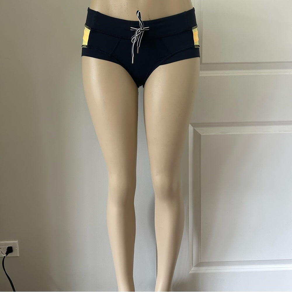 Lululemon Heat Up Shorts Rare Size Small