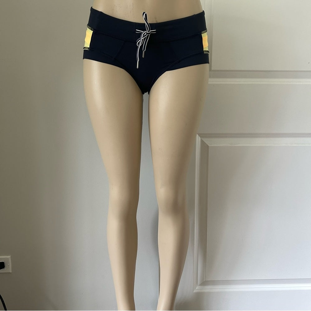 Lululemon Heat Up Shorts Rare Size Small