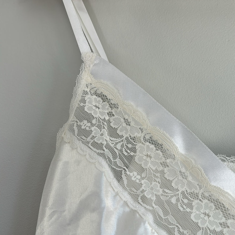 Vintage Victoria’s Secret Satin Lace Trim Elegant V-Neck Baby Doll Feminine Cami