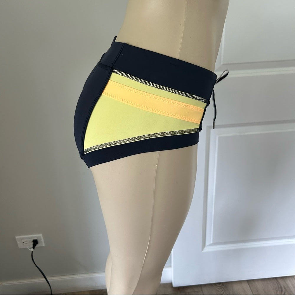 Lululemon Heat Up Shorts Rare Size Small