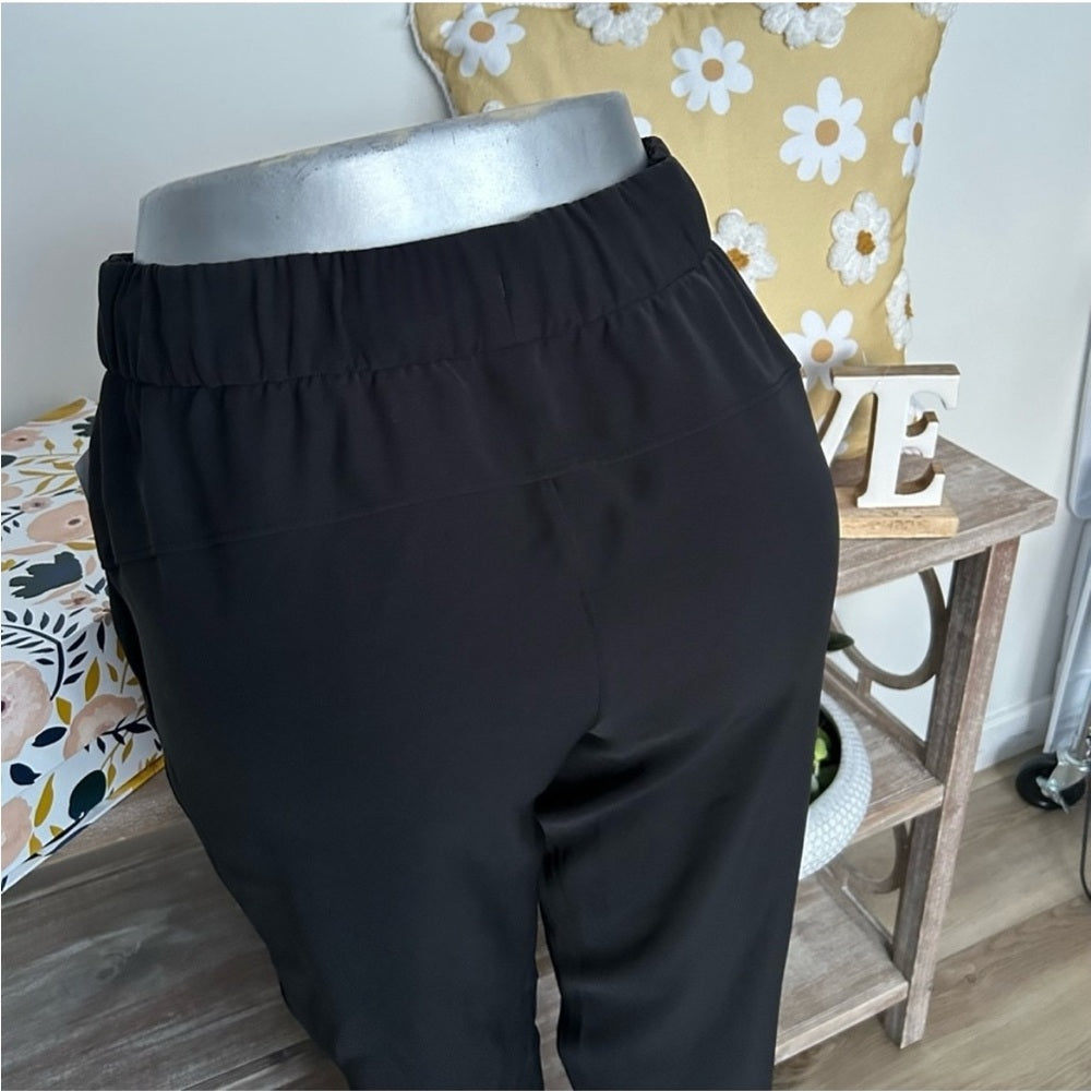 Lululemon On The Fly Jogger *Woven Pull On Pants Size 4