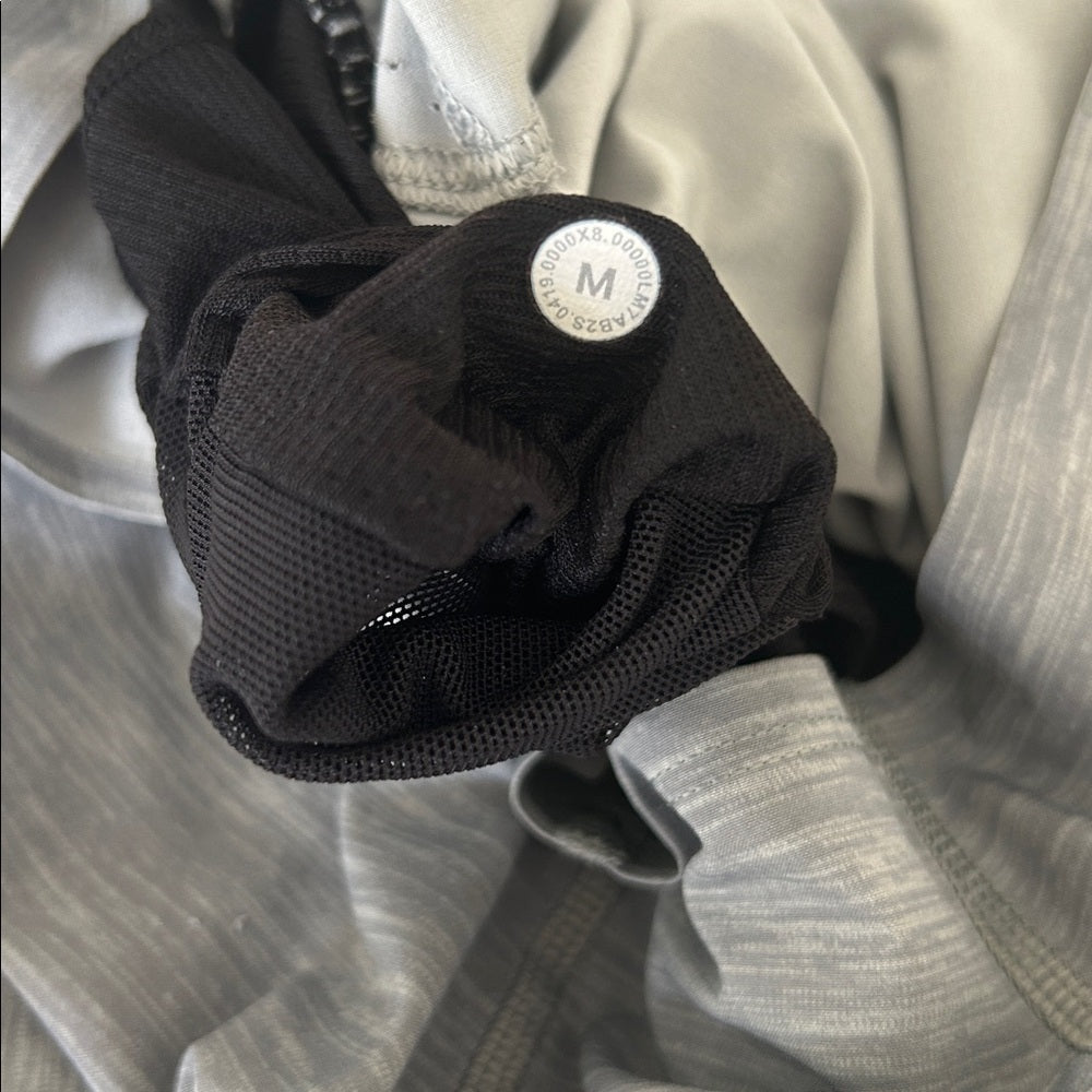 Lululemon Grey Surge Shorts 6" Medium - Love it again boutique