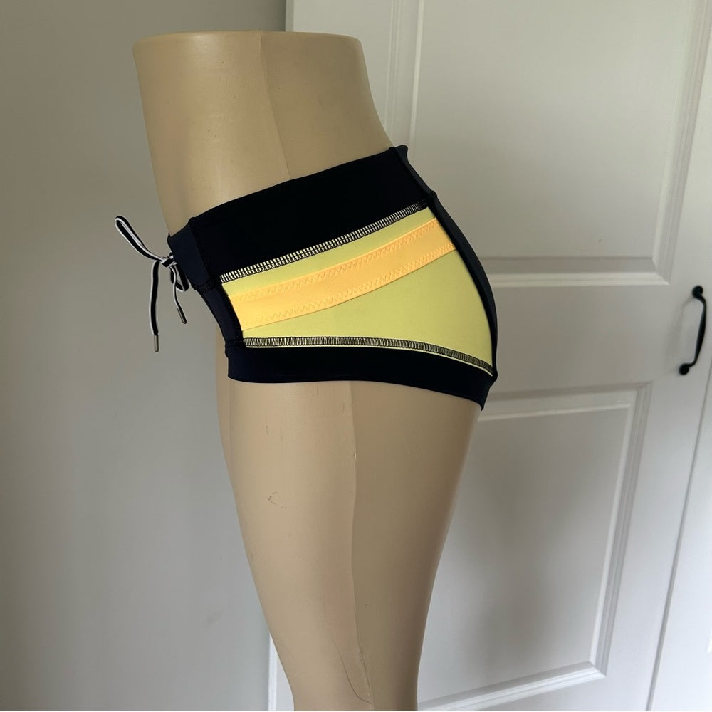 Lululemon Heat Up Shorts Rare Size Small