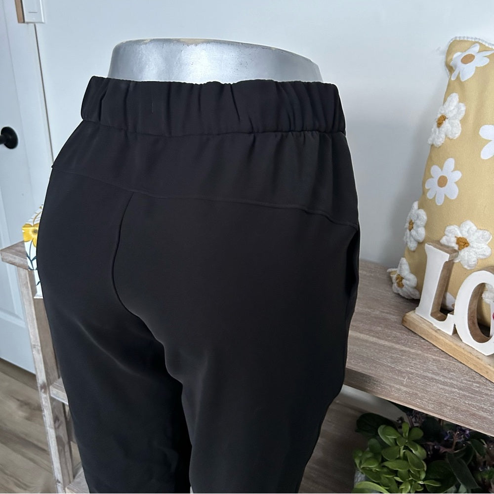 Lululemon On The Fly Jogger *Woven Pull On Pants Size 4