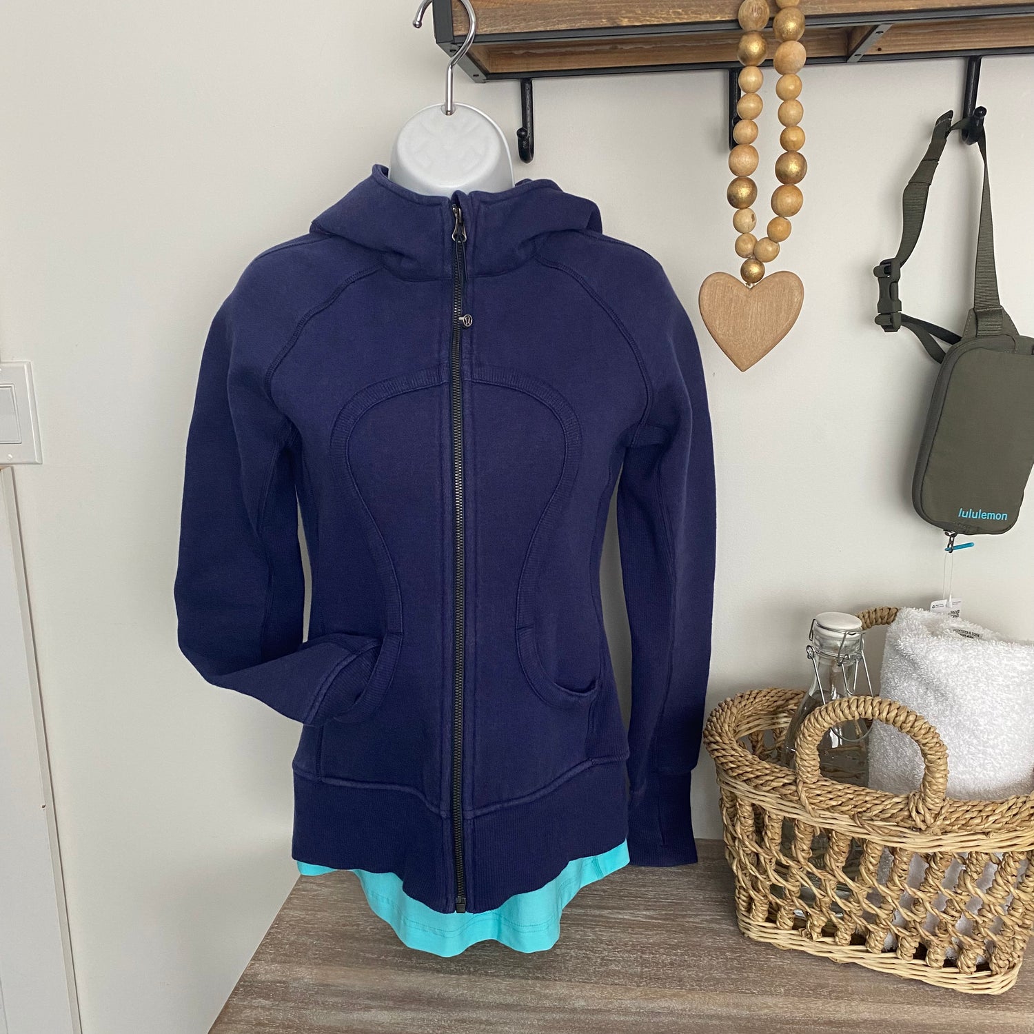 Lululemon Scuba Hoodie Size 4 - Love it again boutique