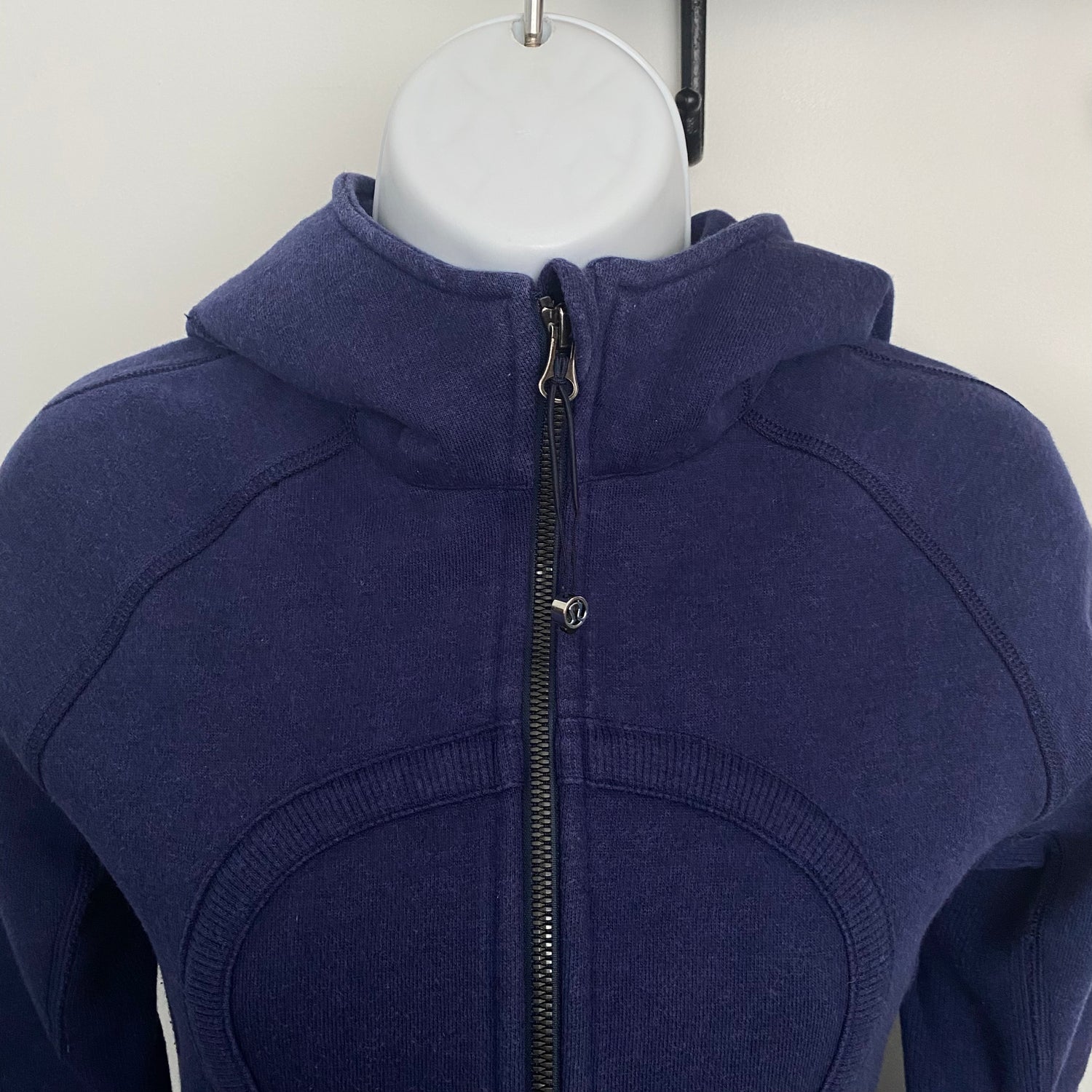 Lululemon Scuba Hoodie Size 4 - Love it again boutique