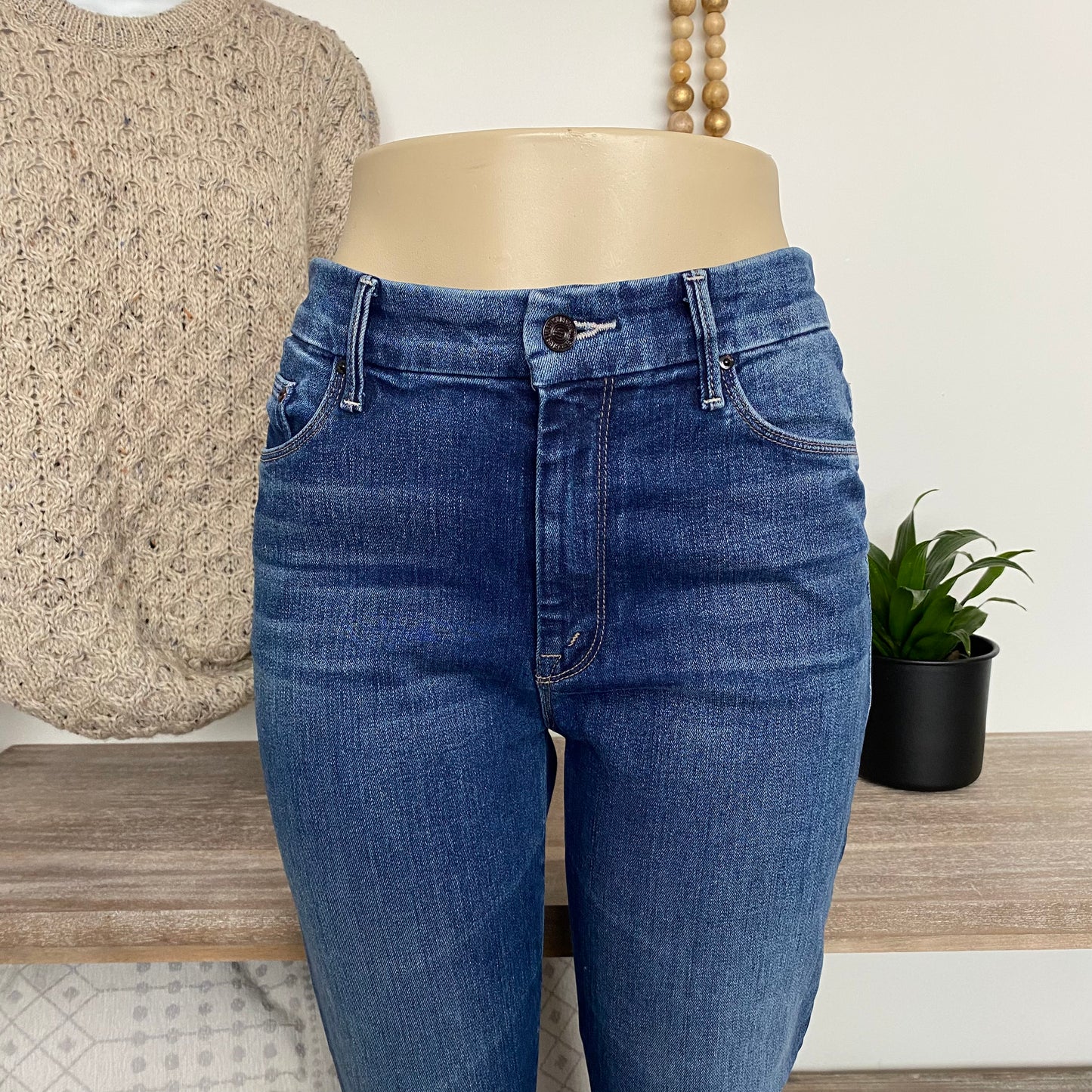 MOTHER High Waisted Looker Ankle Fray Jeans Size 29