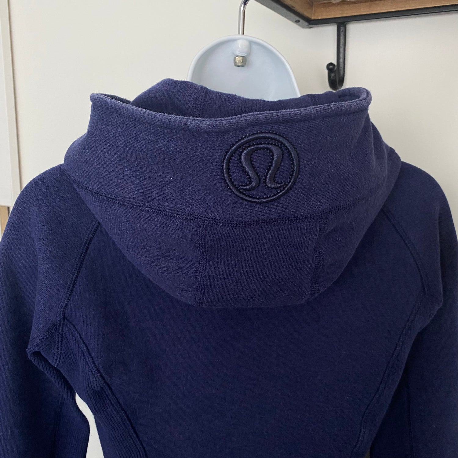 Lululemon Scuba Hoodie Size 4 - Love it again boutique